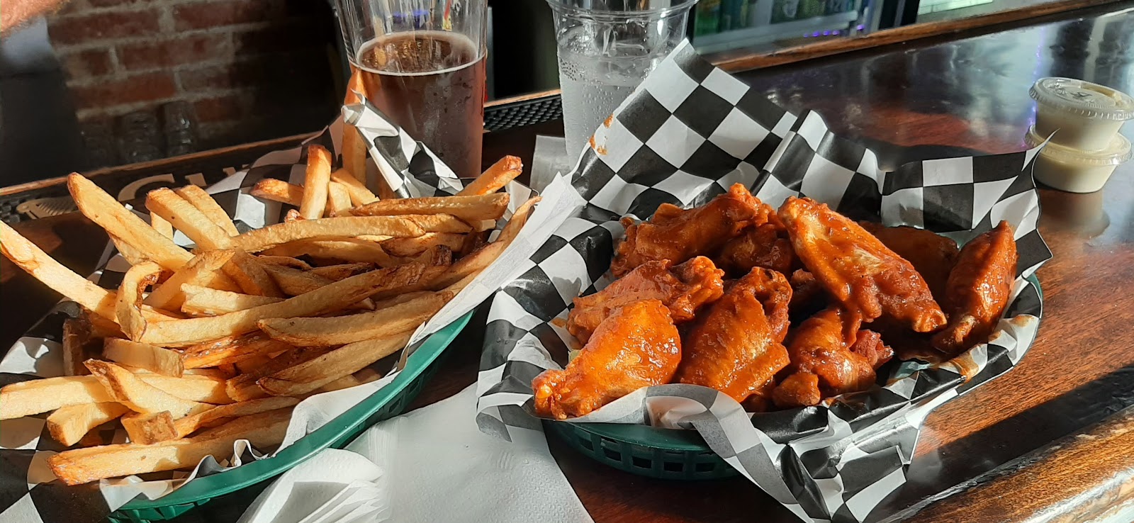 Award-winning Birmingham Bridge Tavern wings